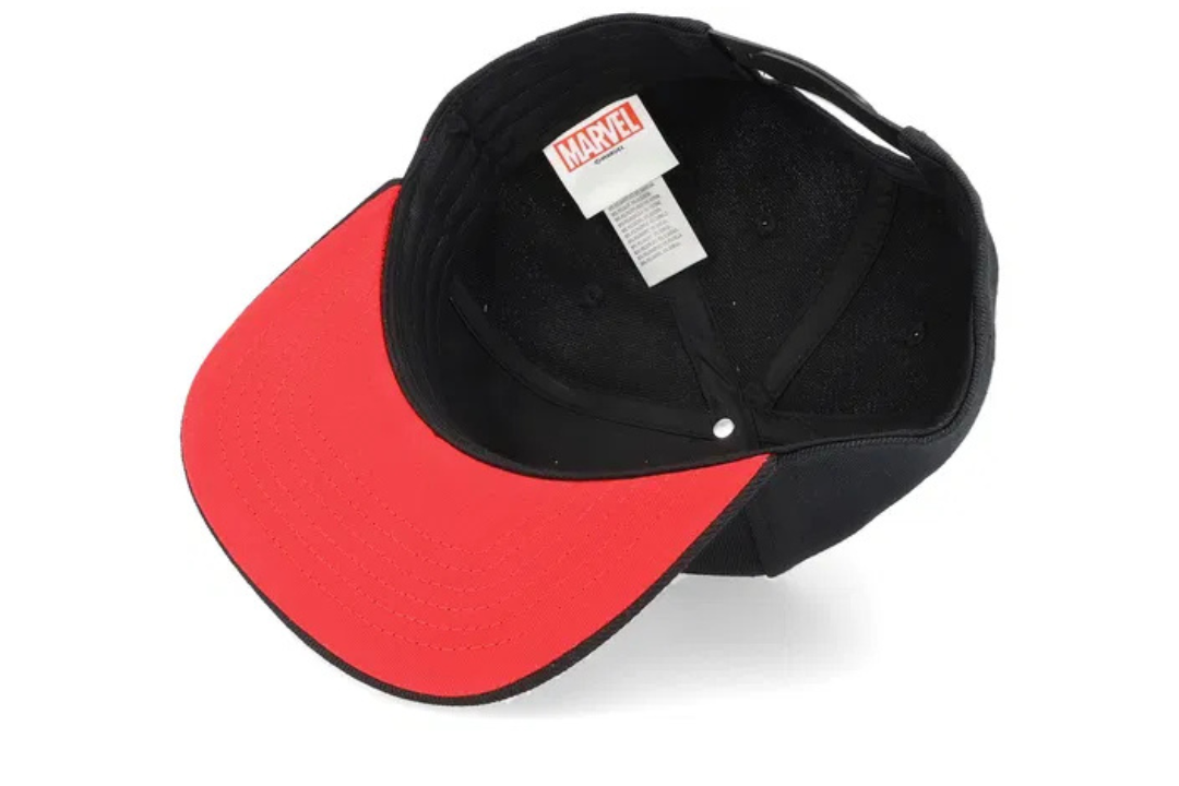 Cappellino Snapback Marvel Retro Classic Logo Rosso – Stile Iconico