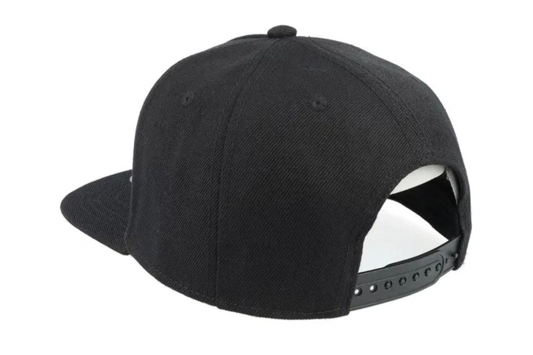 Cappellino Snapback Marvel Retro Classic Logo Rosso – Stile Iconico